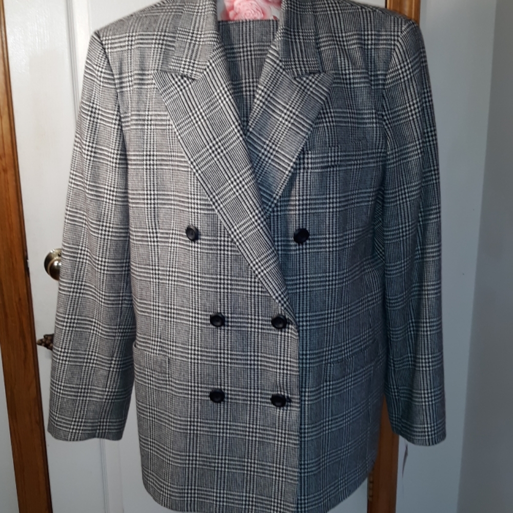 Skirt & jacket  Size 20 ..100 Wool